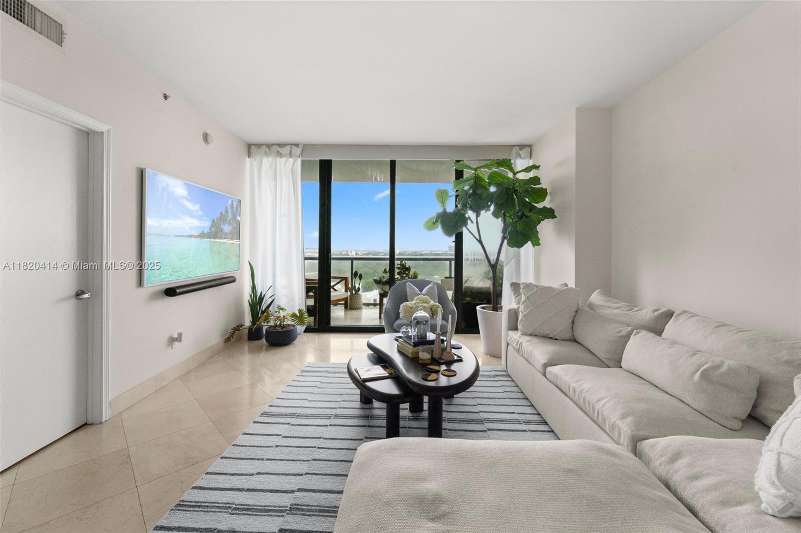 BLUE CONDO - Residential