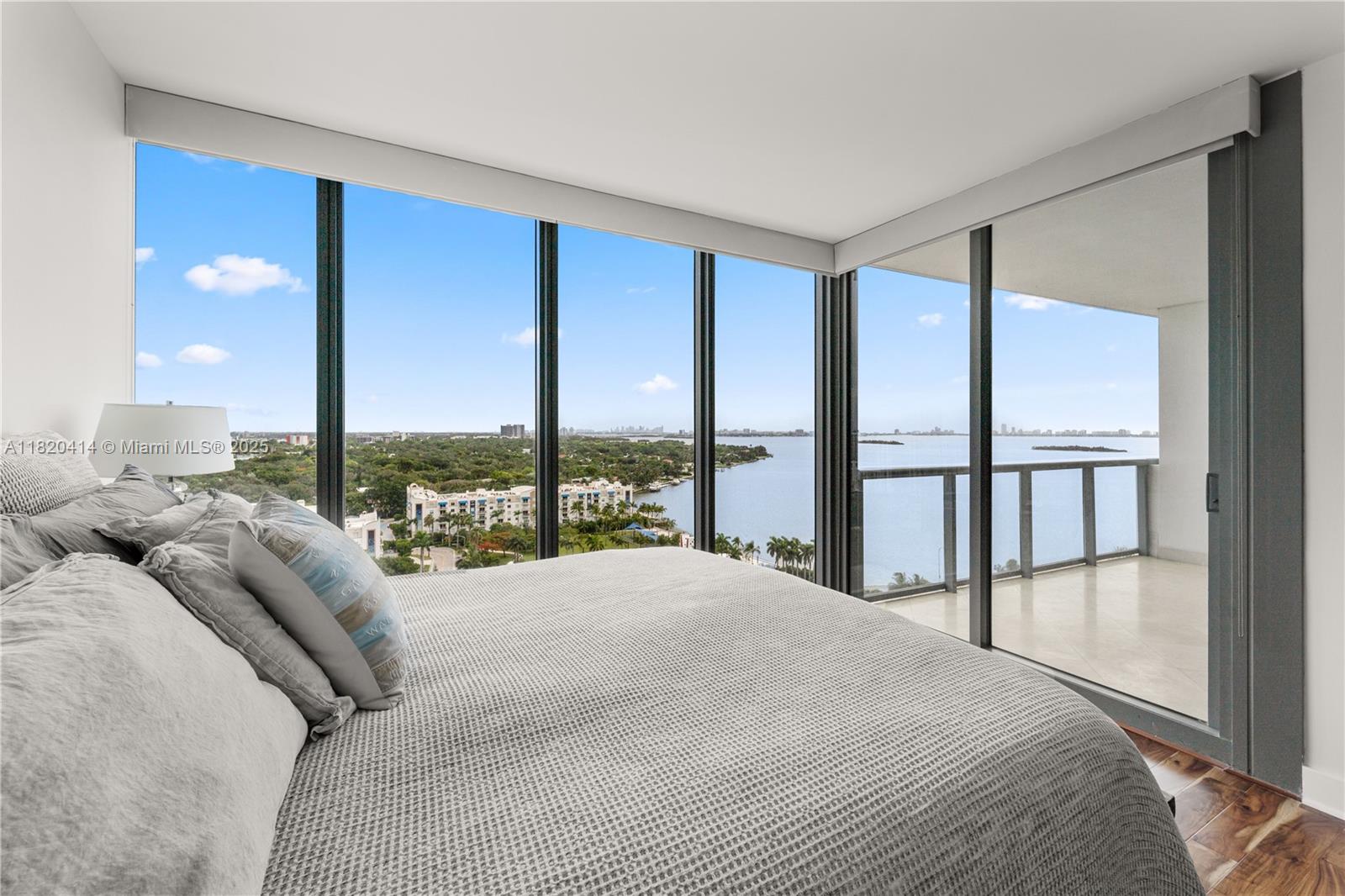 BLUE CONDO - Residential