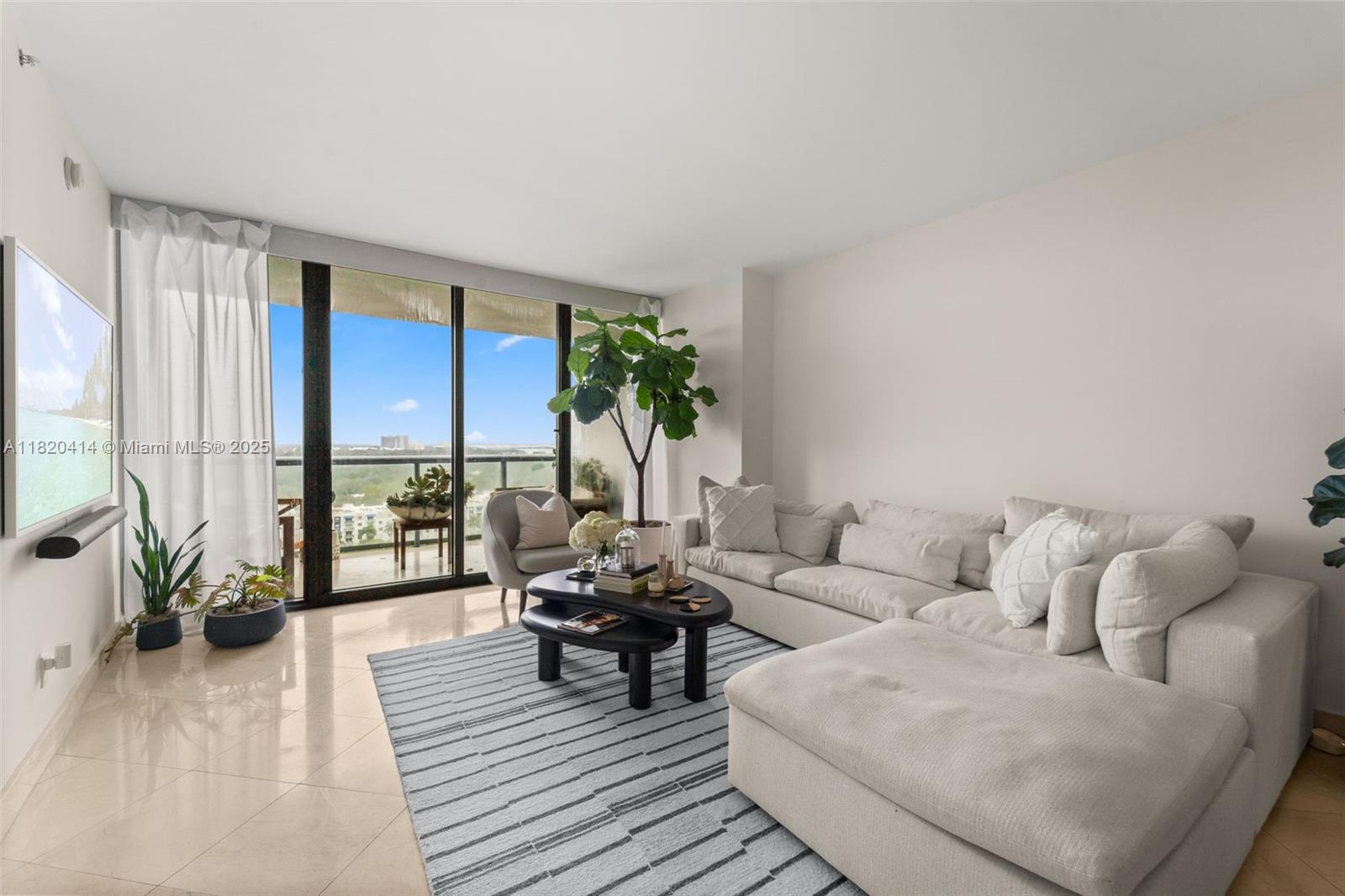 BLUE CONDO - Residential