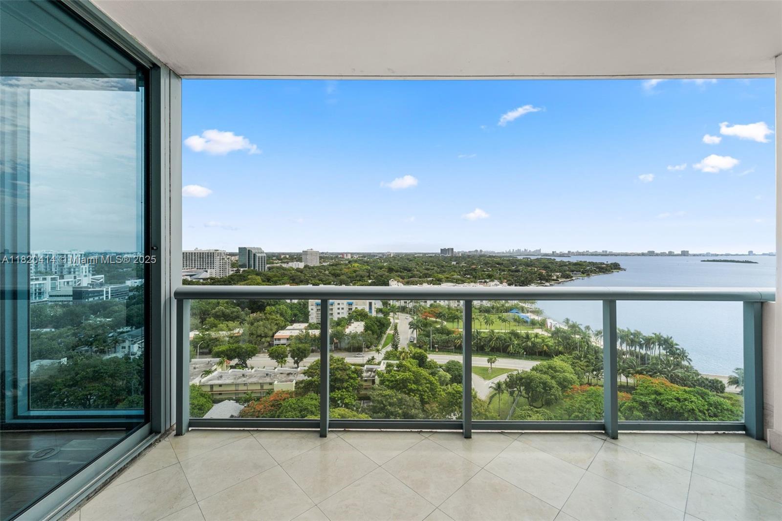 BLUE CONDO - Residential