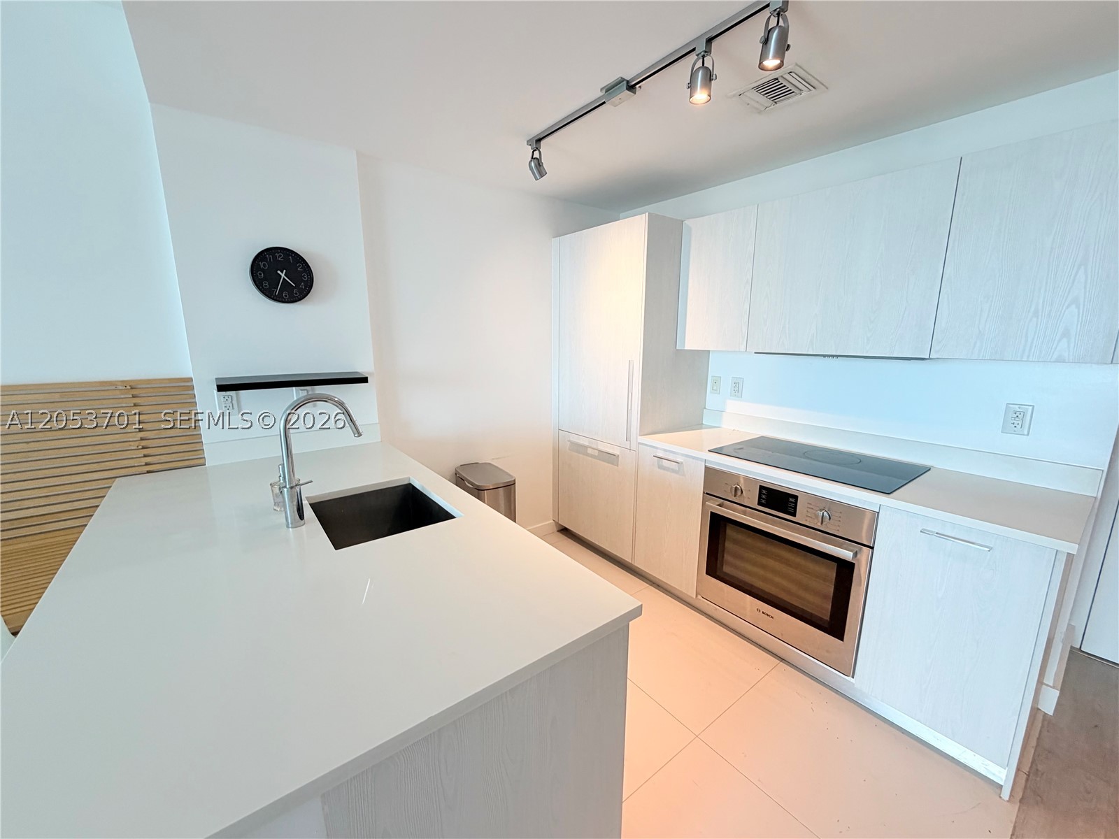PARAISO BAYVIEWS CONDO - Residential Lease