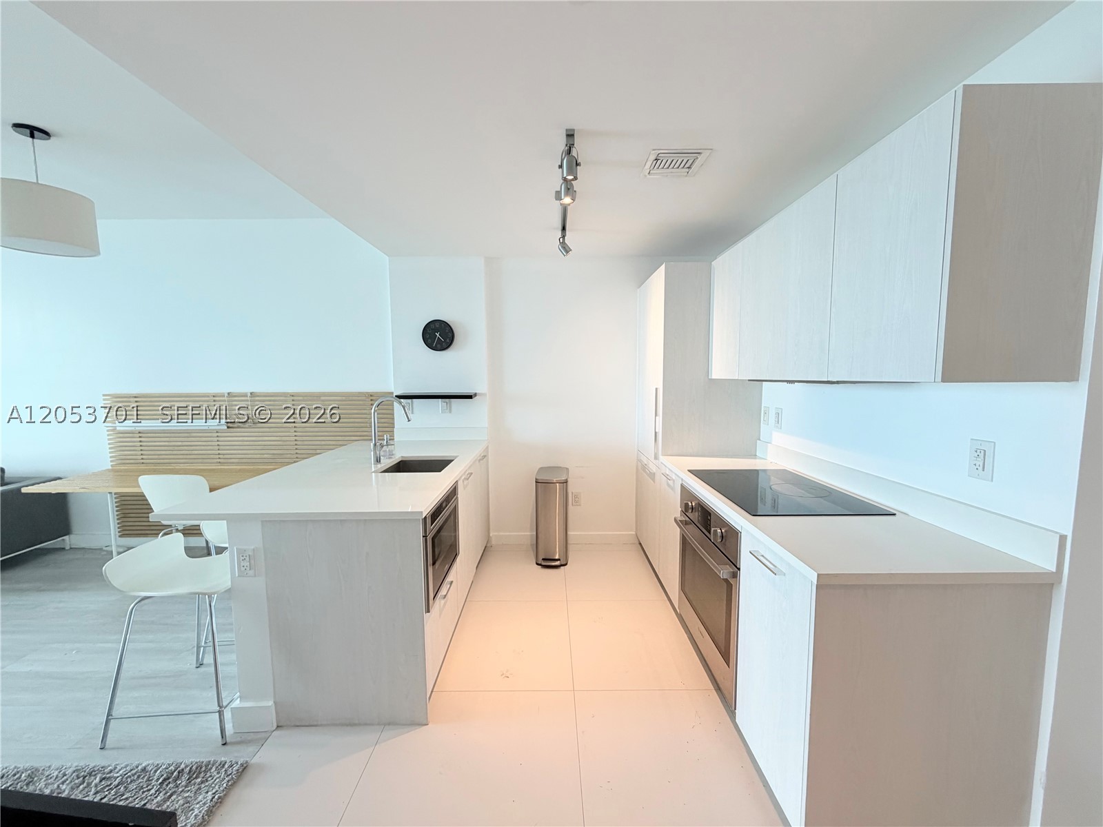 PARAISO BAYVIEWS CONDO - Residential Lease