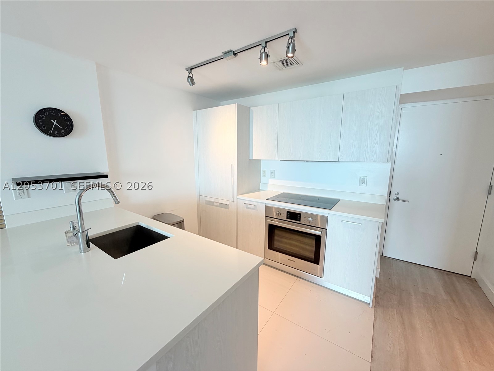 PARAISO BAYVIEWS CONDO - Residential Lease