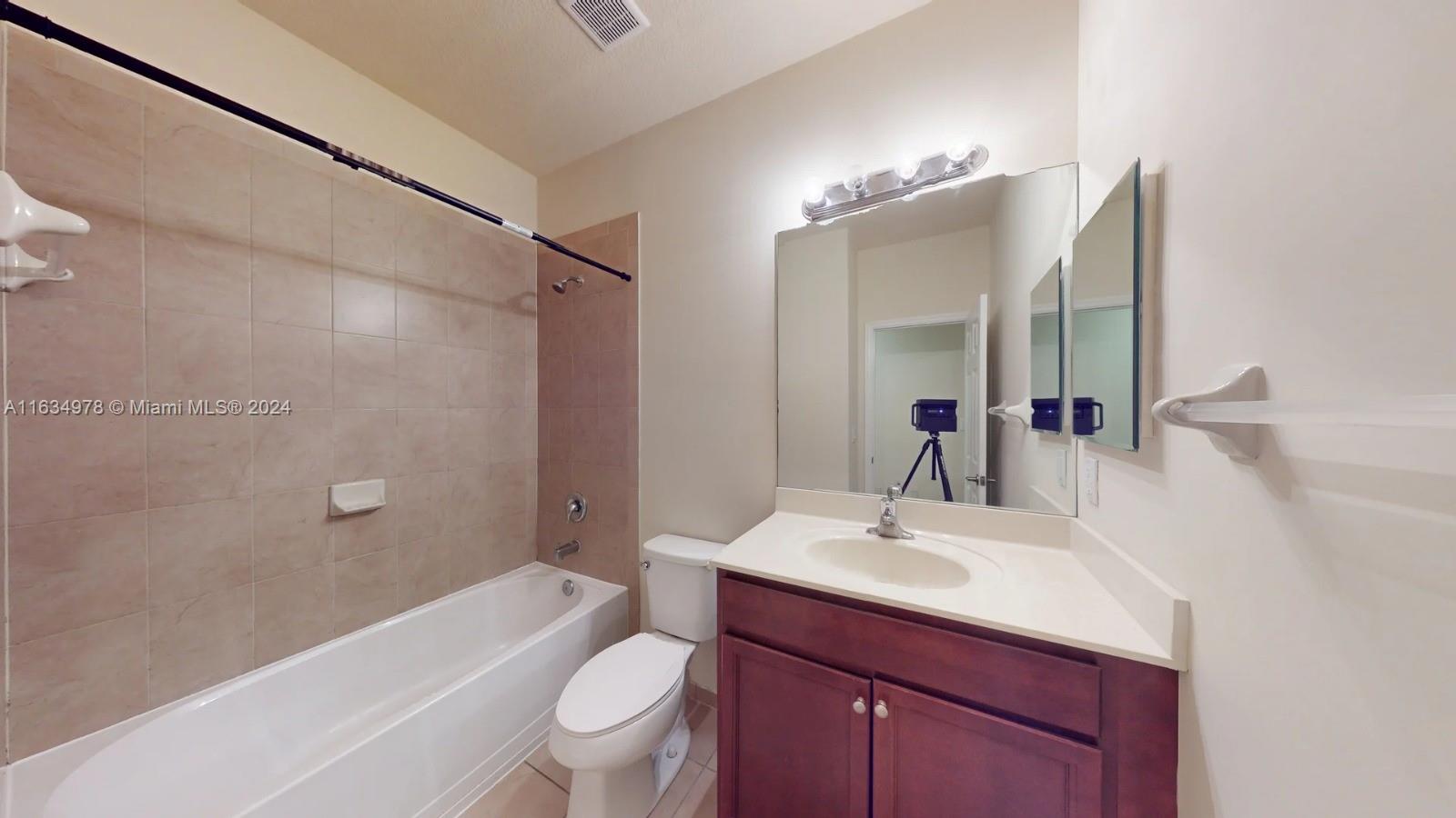 KENDALL COMMONS RESIDENTI - Residential
