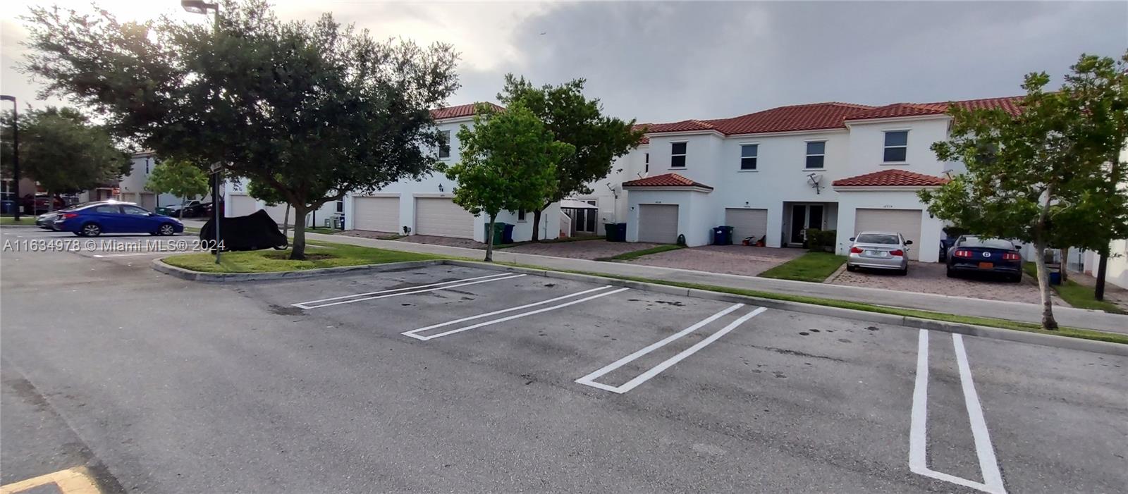 KENDALL COMMONS RESIDENTI - Residential