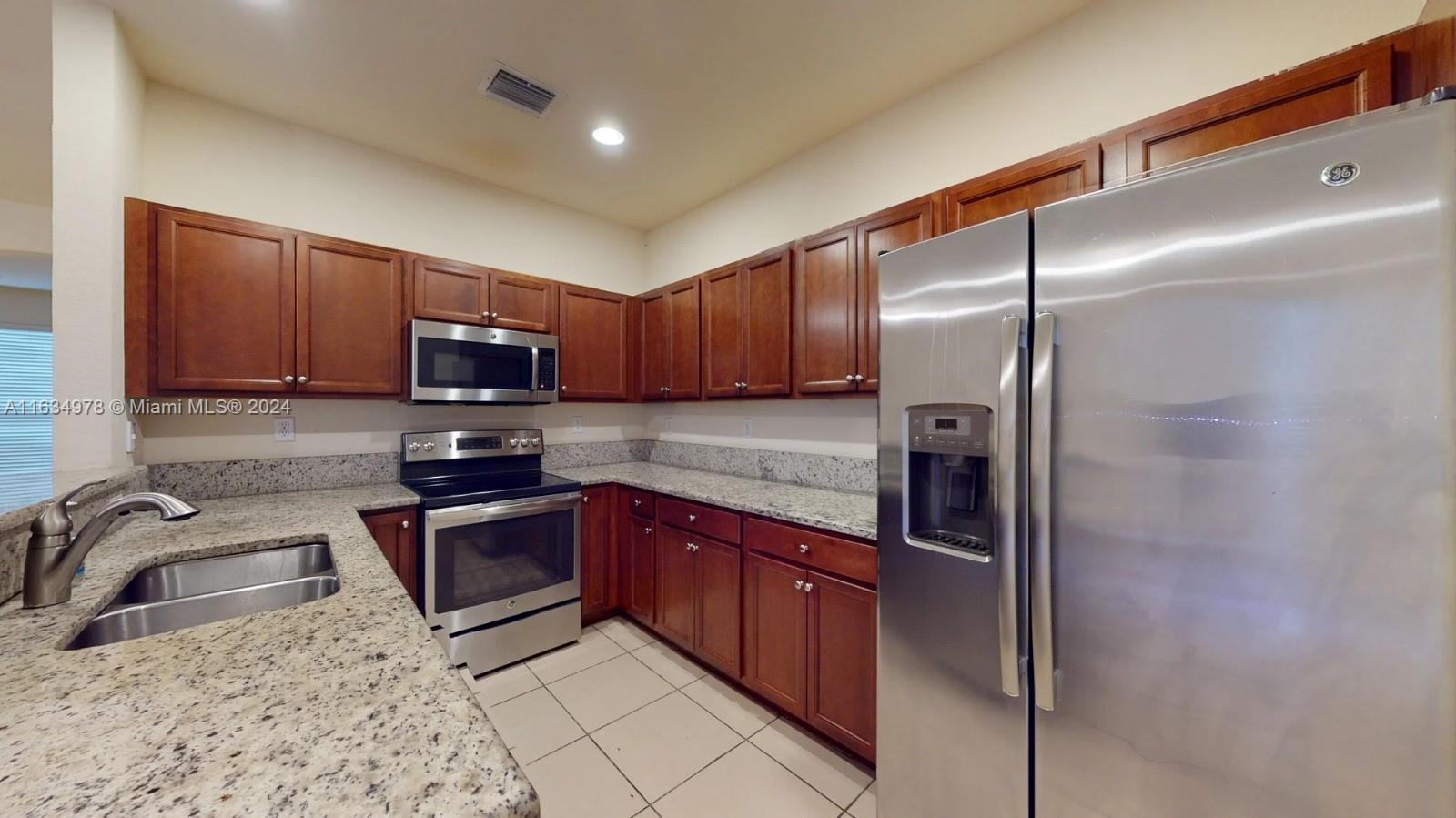 KENDALL COMMONS RESIDENTI - Residential