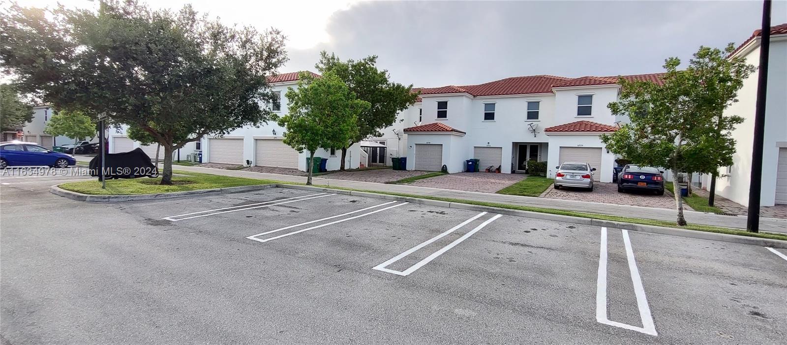 KENDALL COMMONS RESIDENTI - Residential
