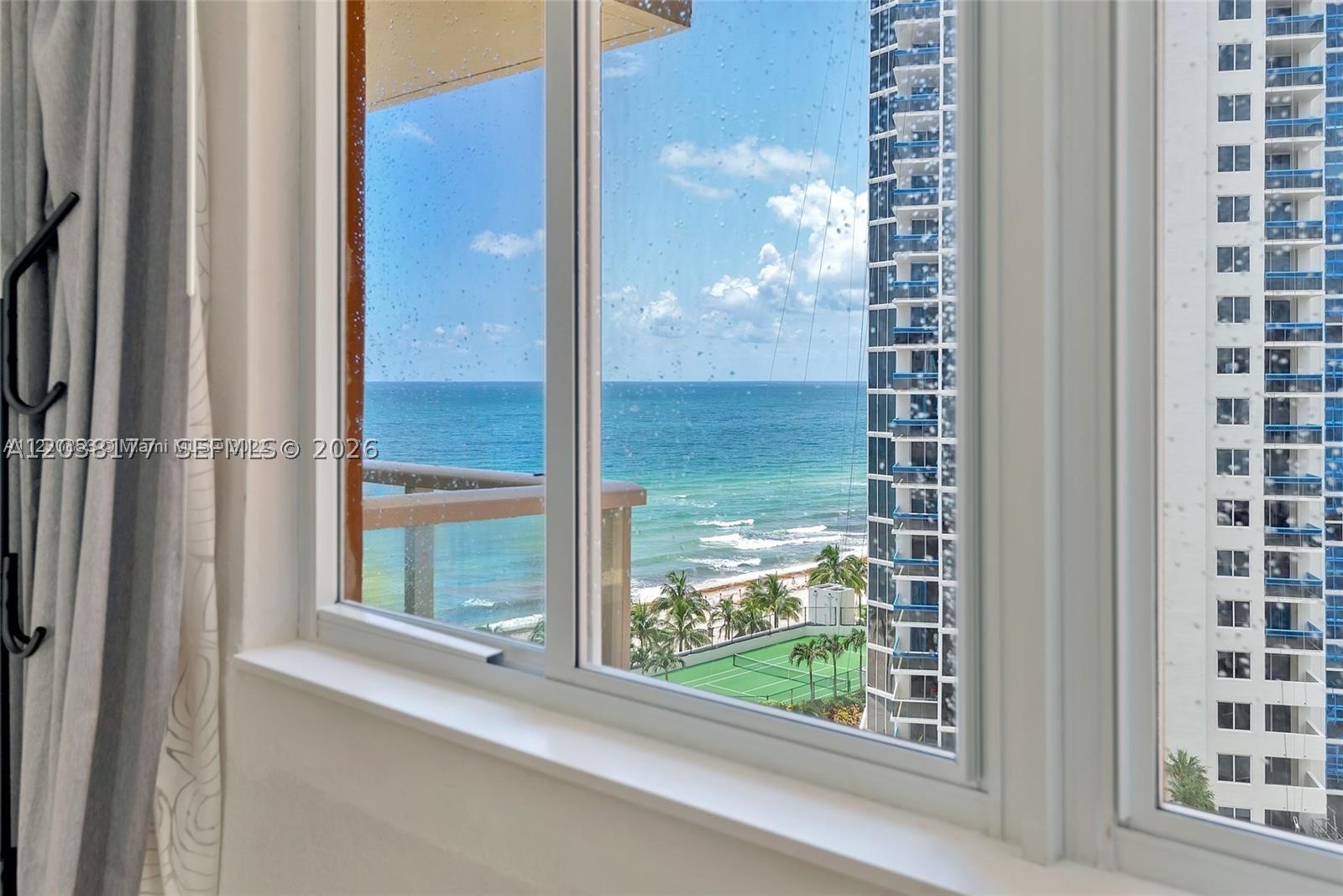 THE AVENTURA BEACH CLUB C - Residential