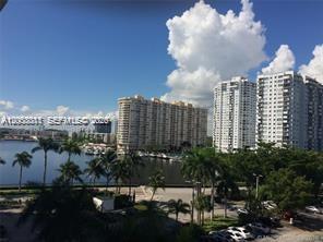 Live in the heart of Aventura. This large 1BED/1.5 BATH. condo featuring water views. Full service community, 24 hours security, swimming pool, Gym, Tennis courts, Clubhouse. Close to Aventura Mall, parks and minutes to the beach. Storage included.