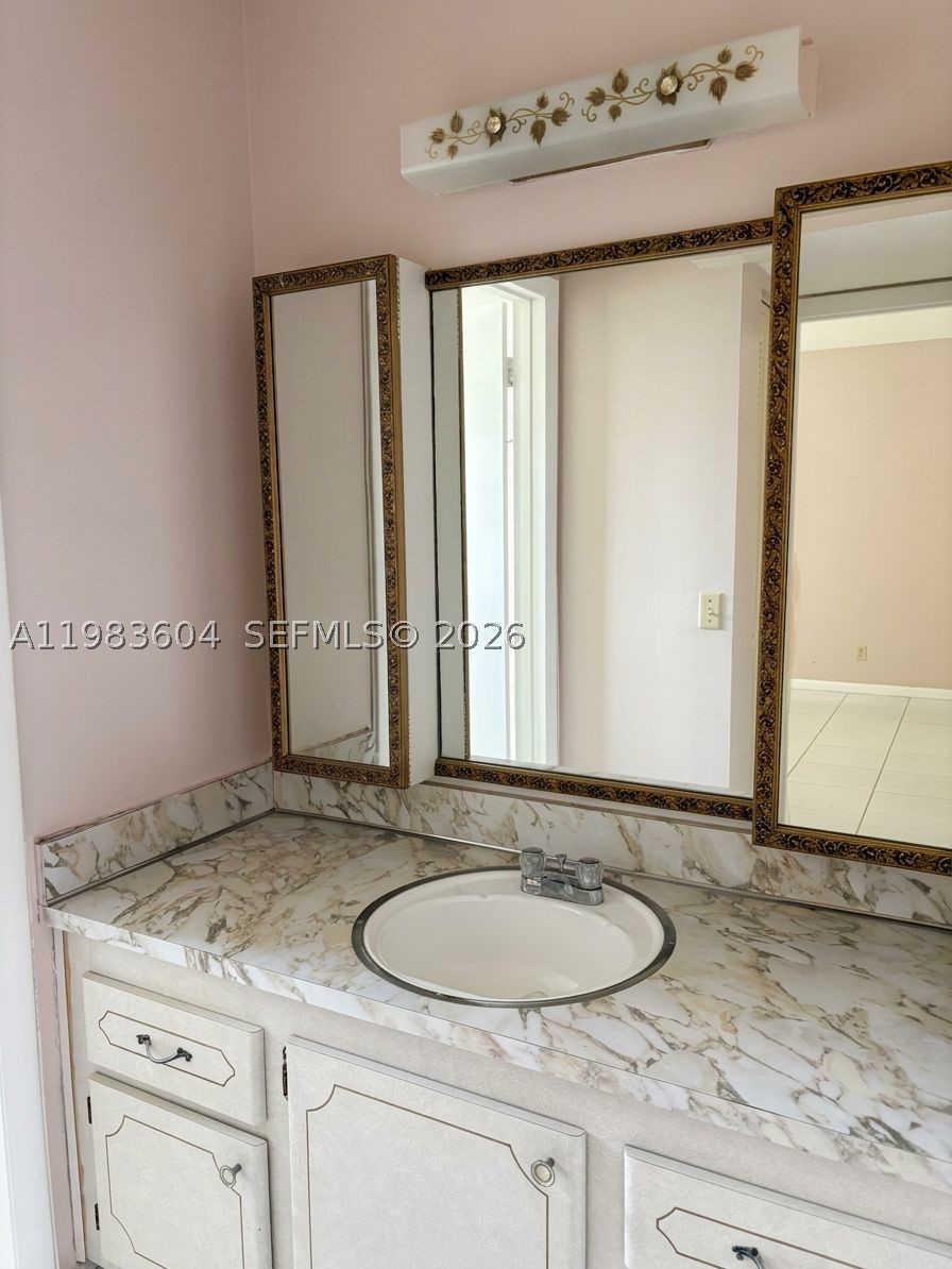 FOURTH GULFSTREAM GARDEN - Residential