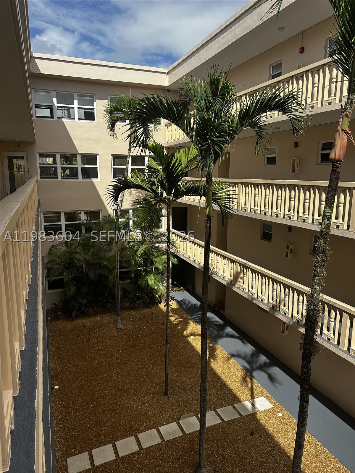 FOURTH GULFSTREAM GARDEN - Residential