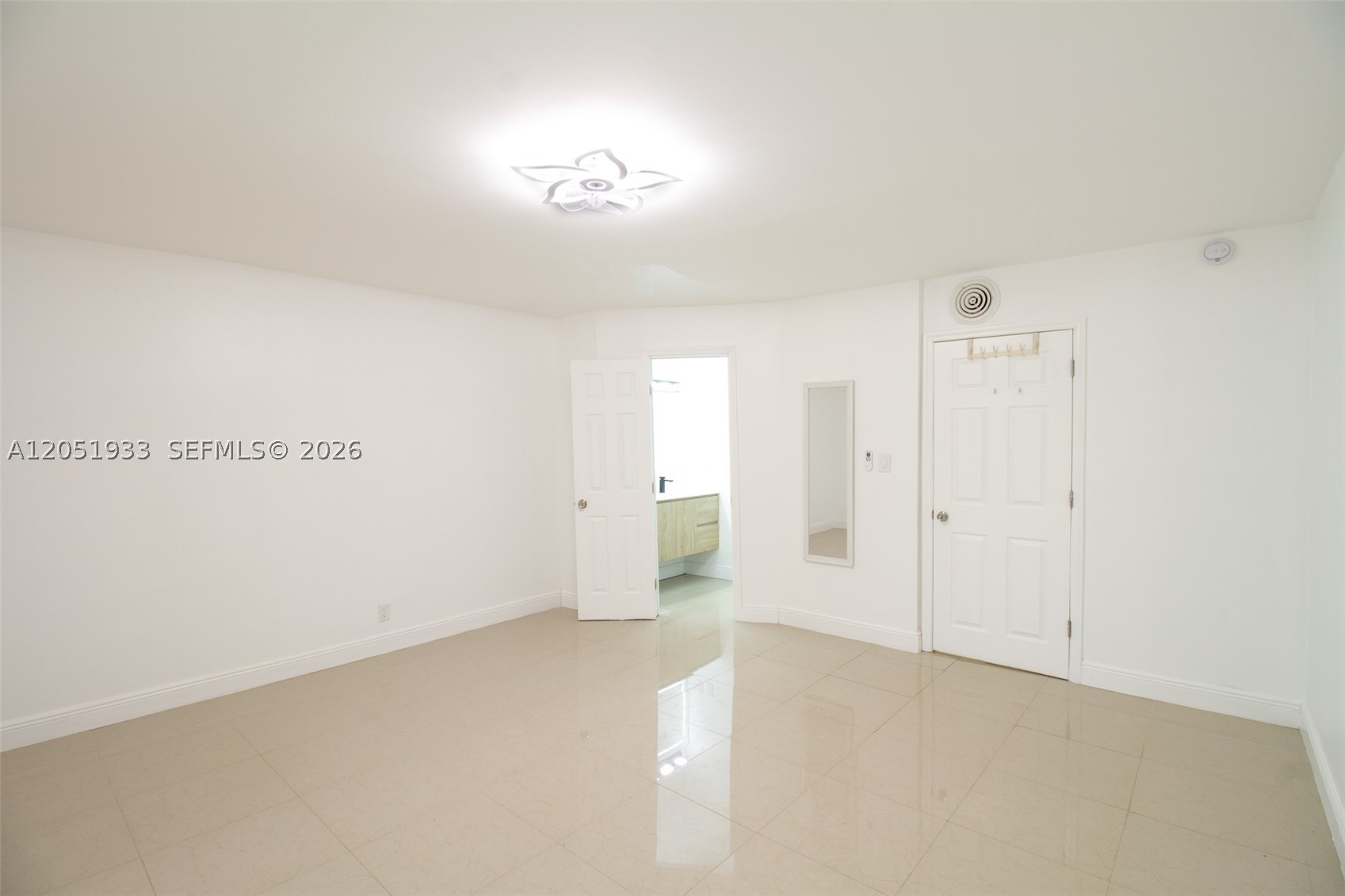 VILLAGE TOWNHOUSES NO TWO - Residential Lease