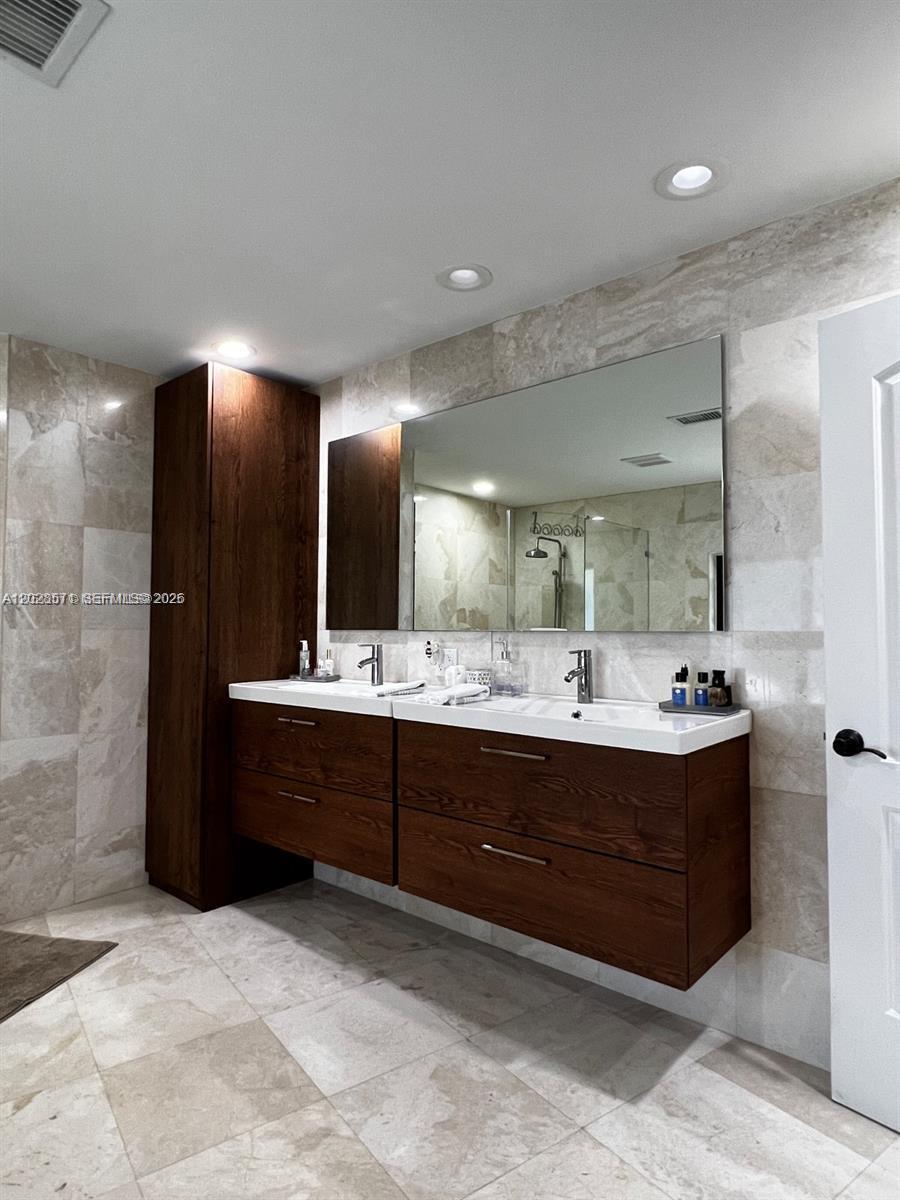 ALLISON ESTATES - Residential Lease