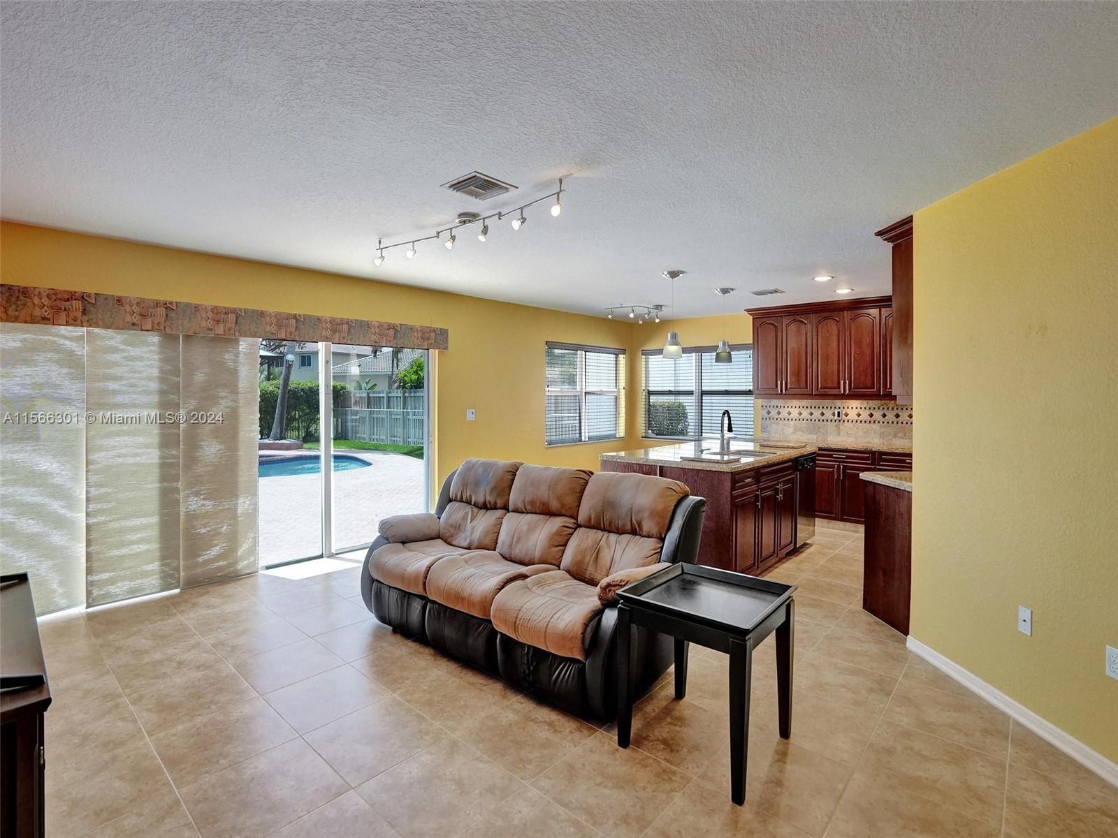 PEMBROKE ISLES 1 - Residential