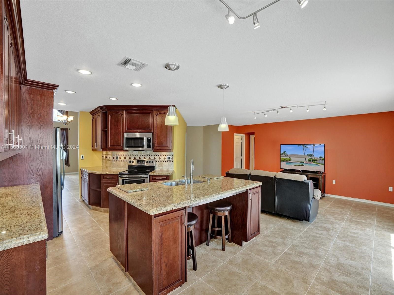 PEMBROKE ISLES 1 - Residential