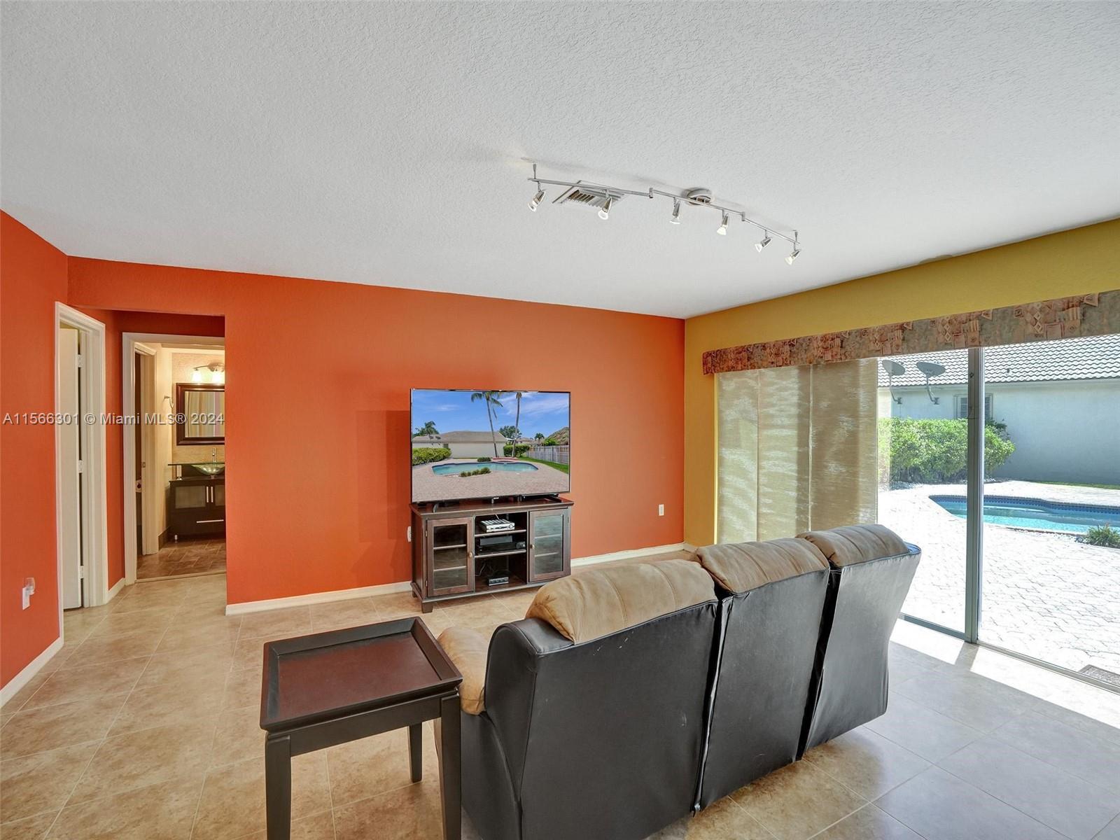 PEMBROKE ISLES 1 - Residential