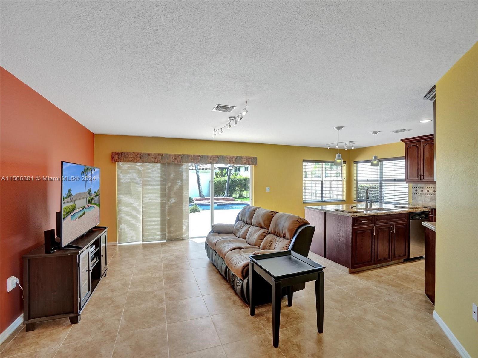 PEMBROKE ISLES 1 - Residential