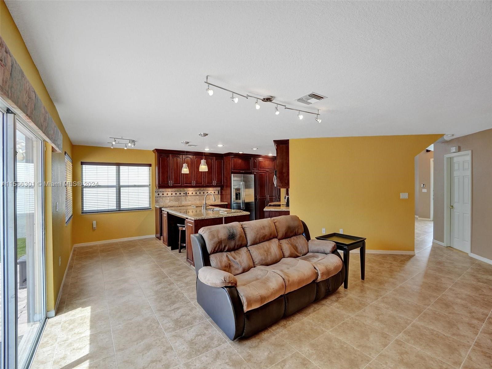 PEMBROKE ISLES 1 - Residential