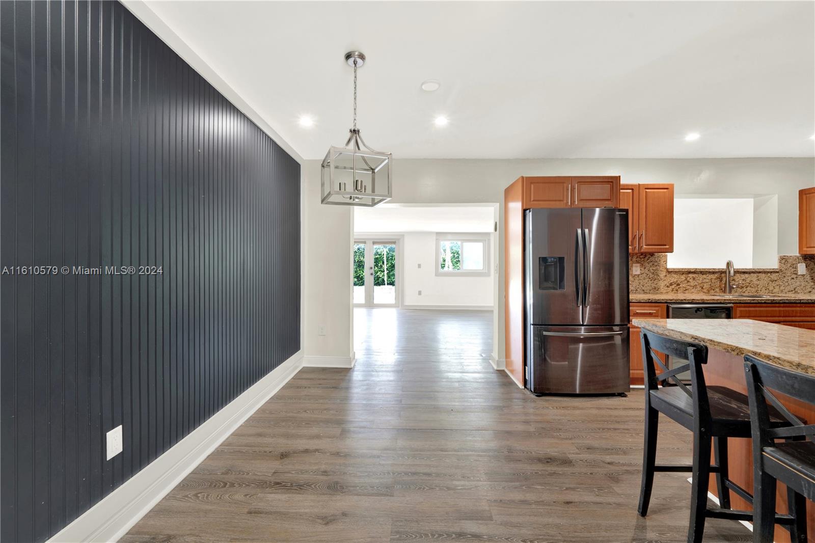 UNIVERSAL ESTATES SOUTH - Residential Lease