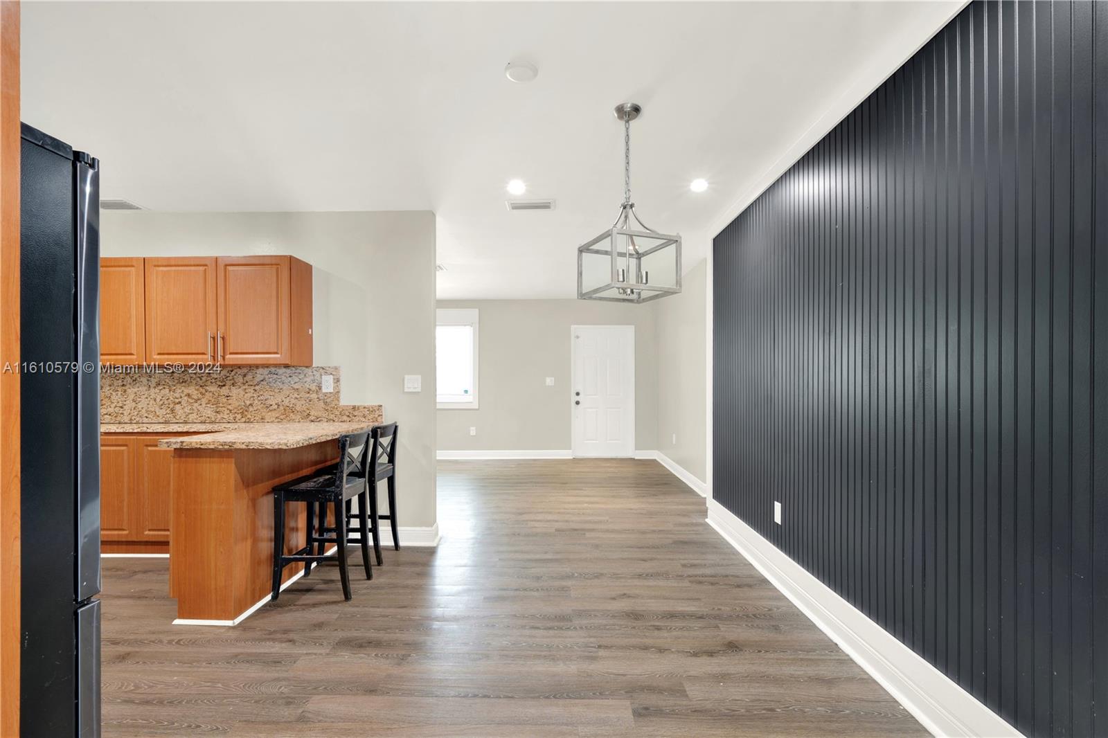UNIVERSAL ESTATES SOUTH - Residential Lease