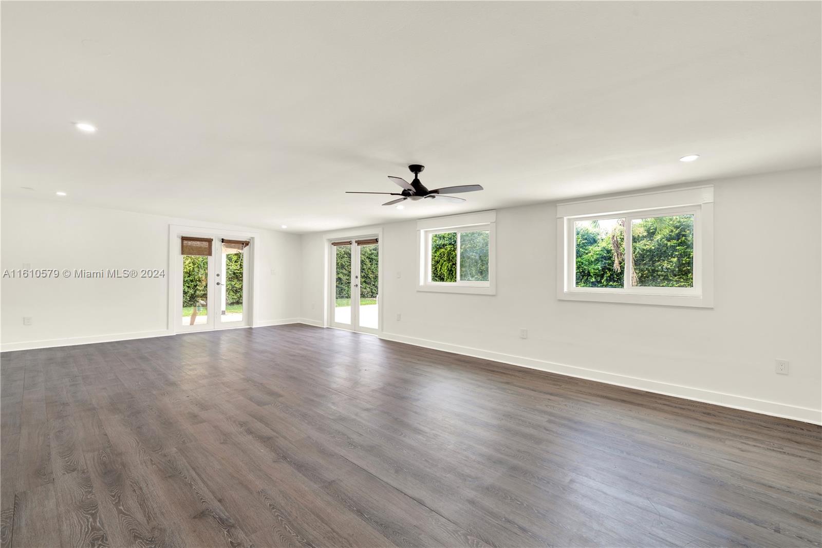 UNIVERSAL ESTATES SOUTH - Residential Lease