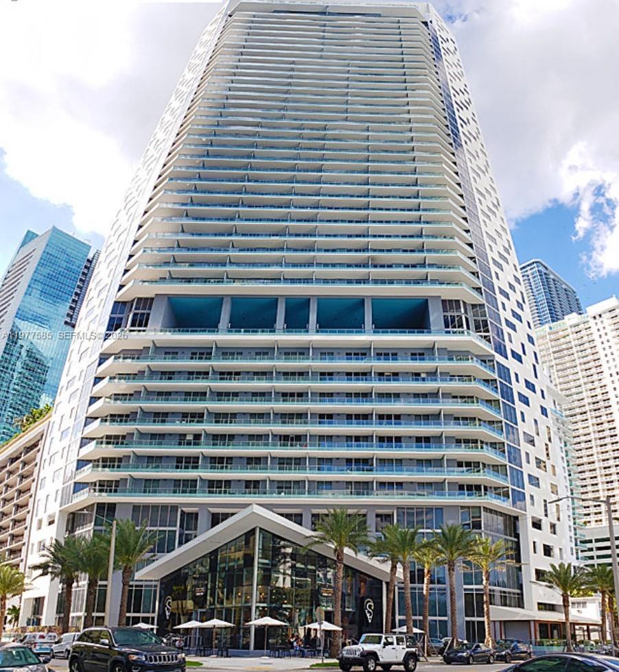 Spacious studio condo on 25th floor of Brickell House. Full service building offering resort style amenities. 24 hour security, valet parking, fitness gym, pool and steps all that Brickell, FL has to offer.  Dining, shopping, parks, entertainment. Listed price is monthly rate for 6 months. Call for other options and lengths of stay.