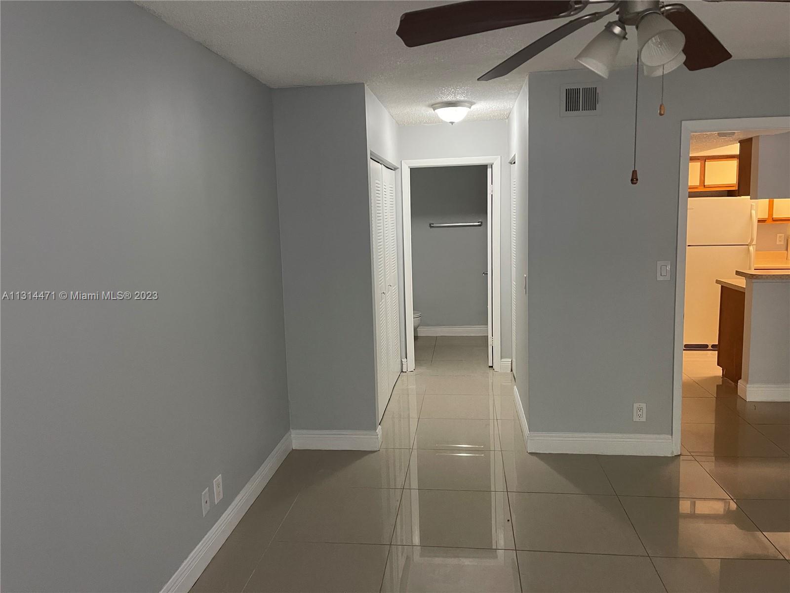 LEXINGTON ON THE GREEN CO - Residential Lease