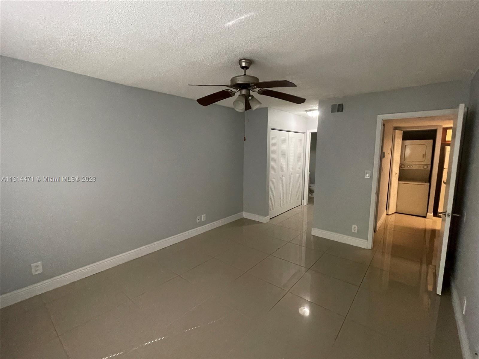 LEXINGTON ON THE GREEN CO - Residential Lease