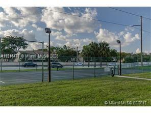 LEXINGTON ON THE GREEN CO - Residential Lease