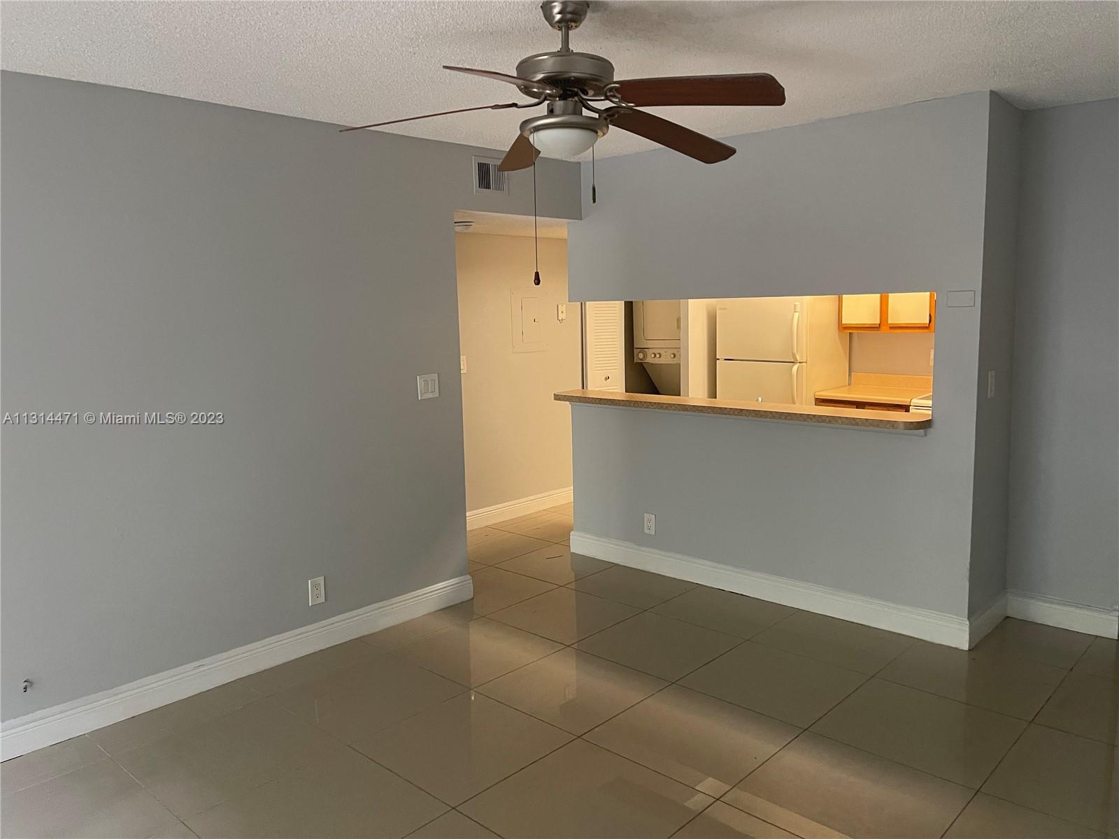 LEXINGTON ON THE GREEN CO - Residential Lease