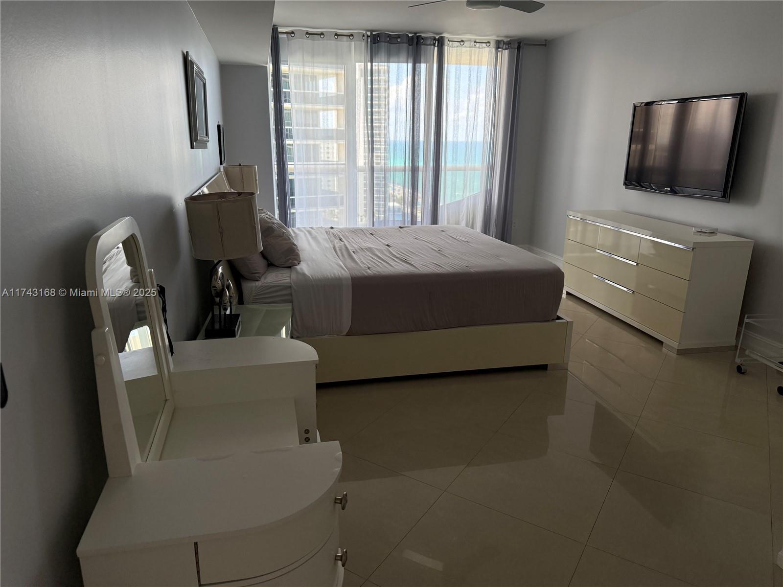 BEACH CLUB II - Residential