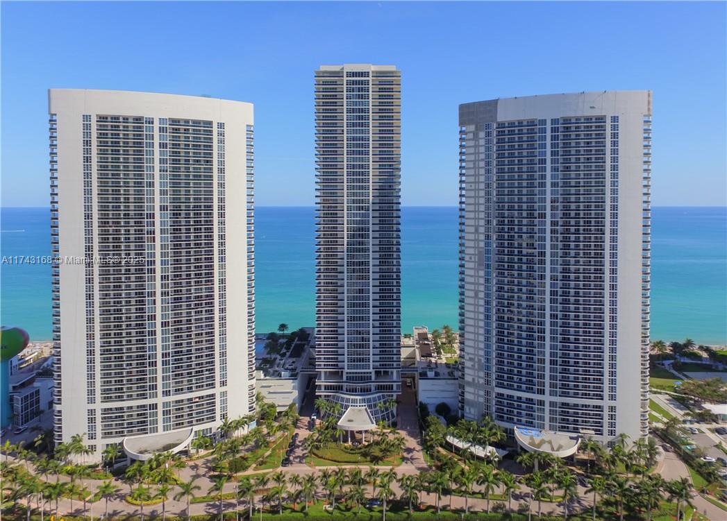 BEACH CLUB II - Residential