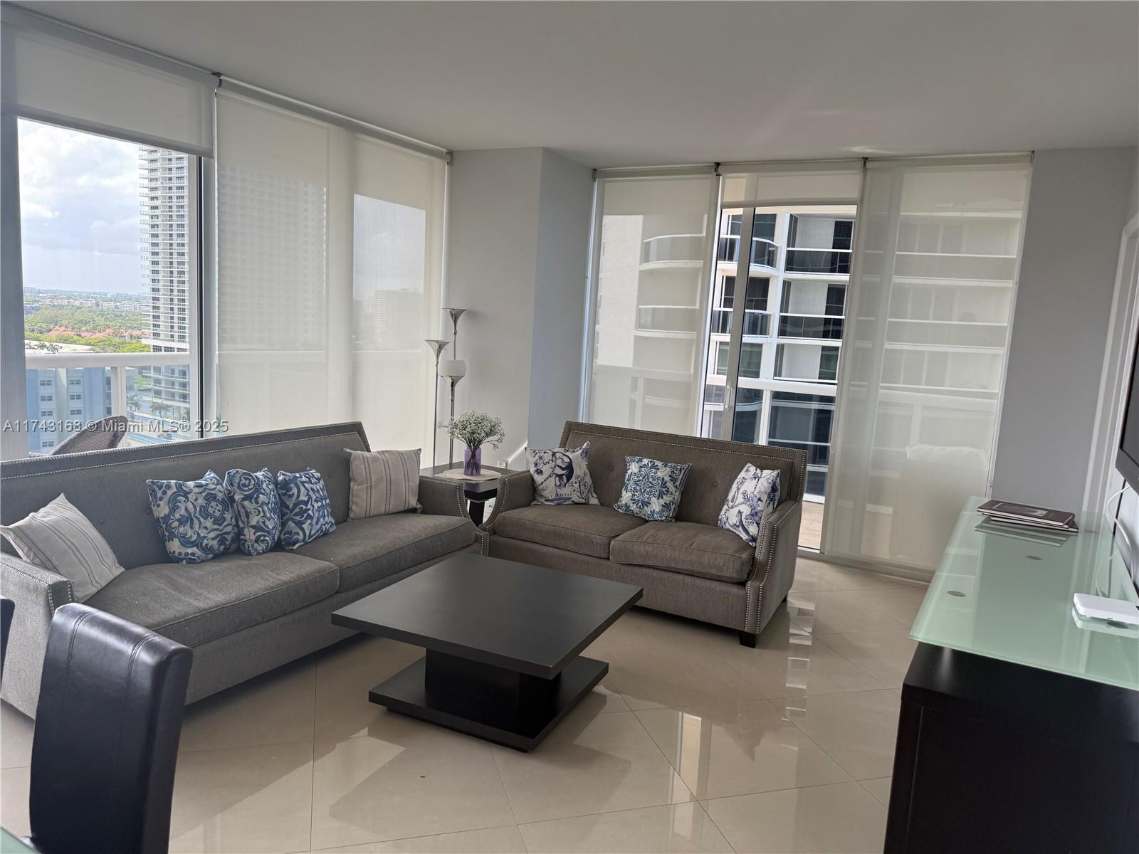 BEACH CLUB II - Residential