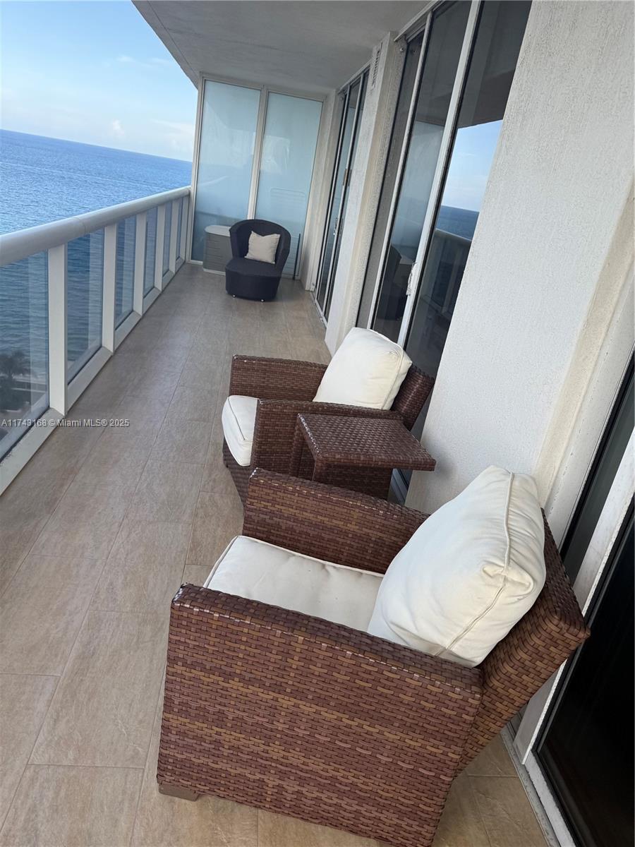 BEACH CLUB II - Residential