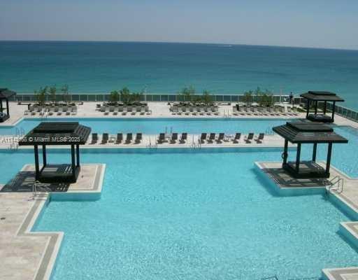 BEACH CLUB II - Residential
