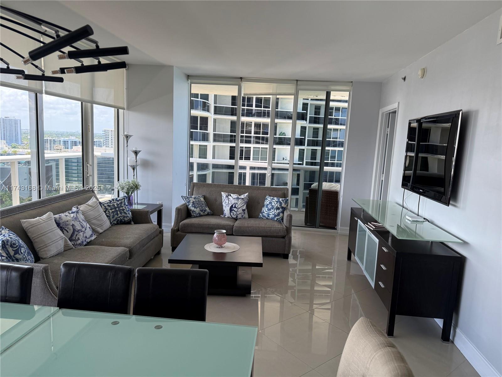 BEACH CLUB II - Residential