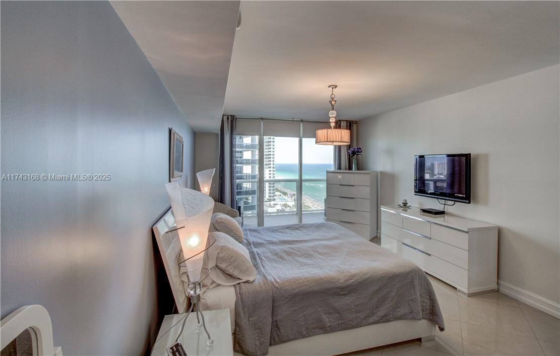 BEACH CLUB II - Residential