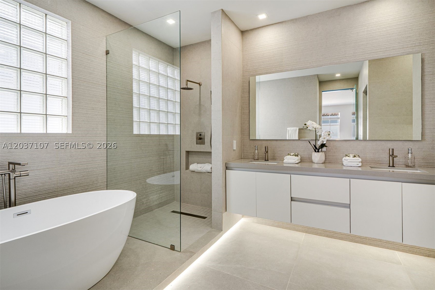 AVENTURA LAKES - PHASE II - Residential