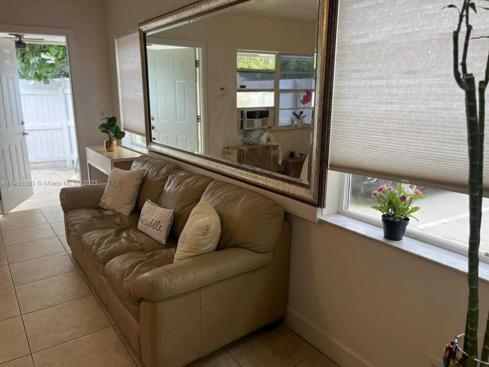 NORTH HOLLYWOOD - Residential Lease