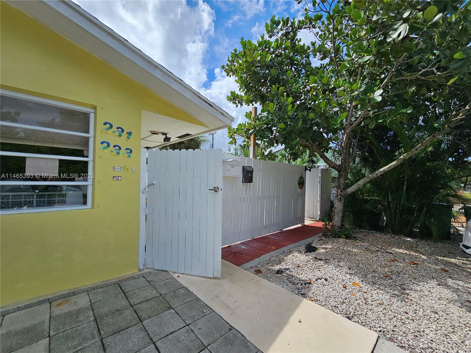 NORTH HOLLYWOOD - Residential Lease