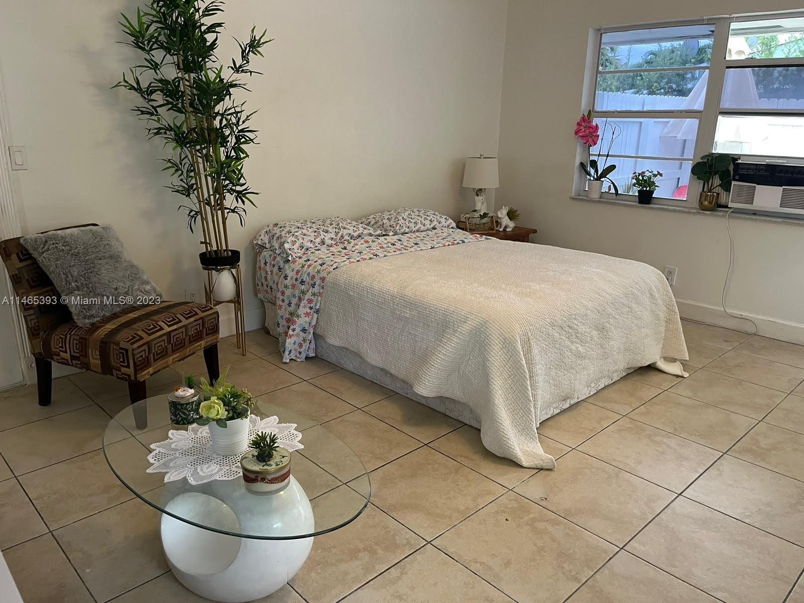 NORTH HOLLYWOOD - Residential Lease