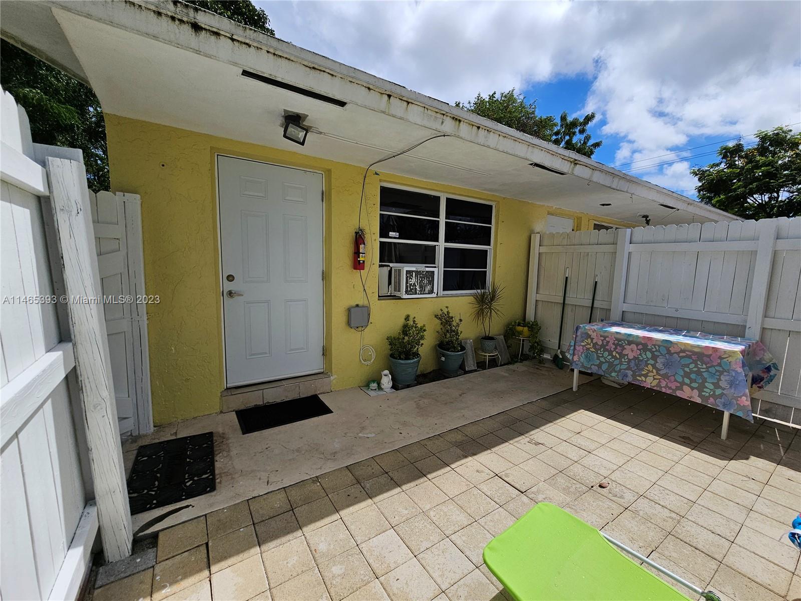NORTH HOLLYWOOD - Residential Lease