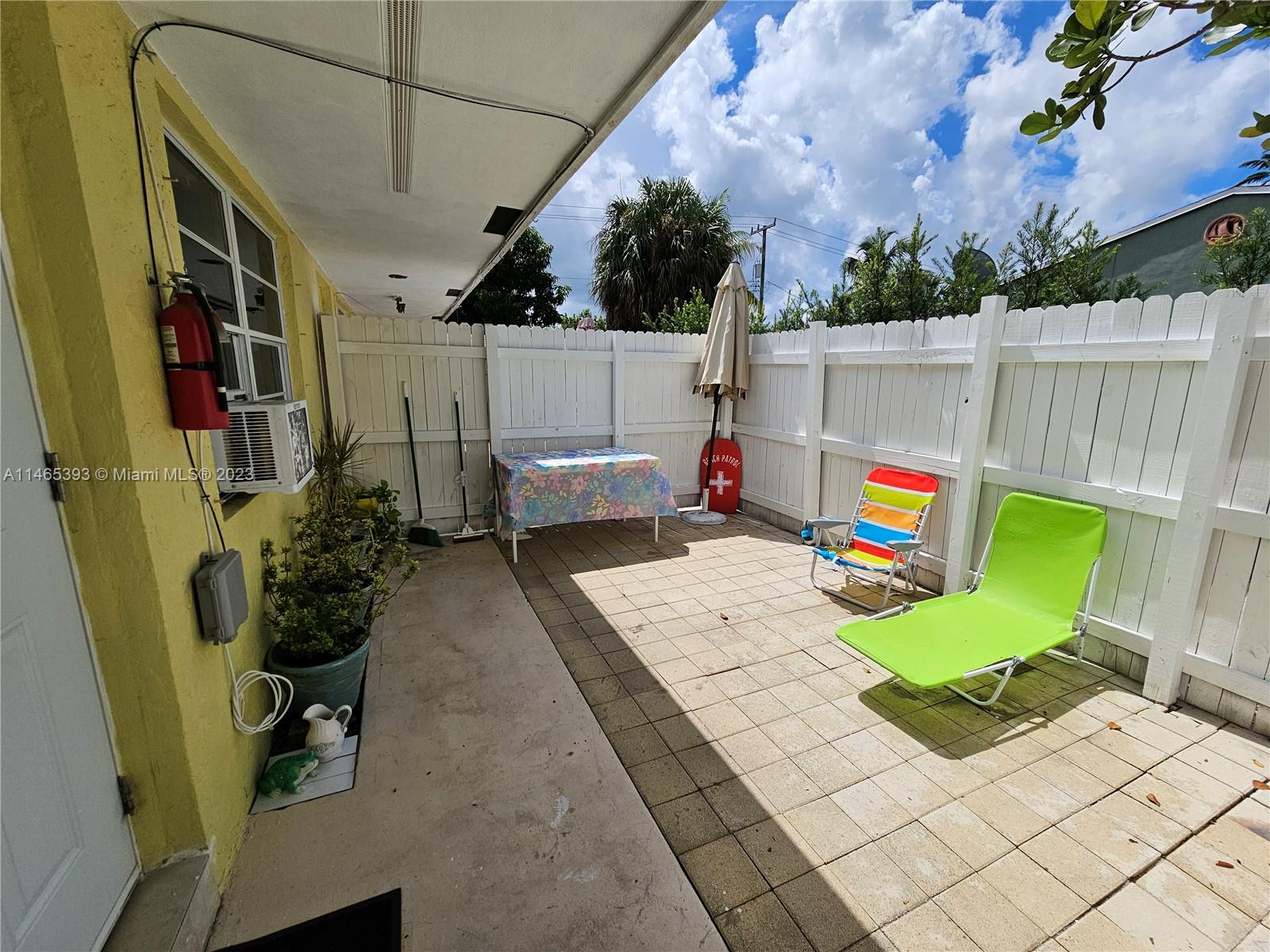 NORTH HOLLYWOOD - Residential Lease