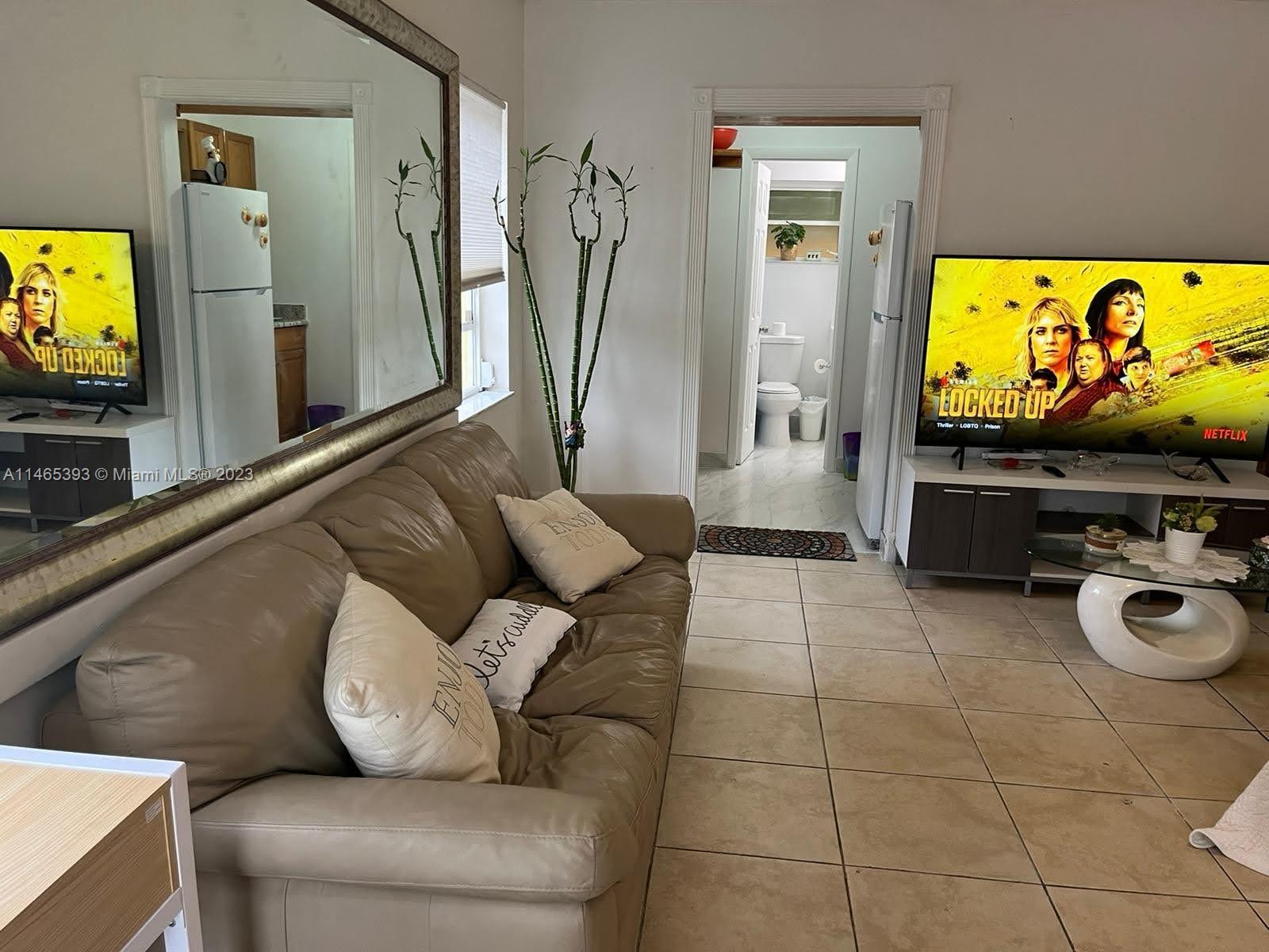 NORTH HOLLYWOOD - Residential Lease