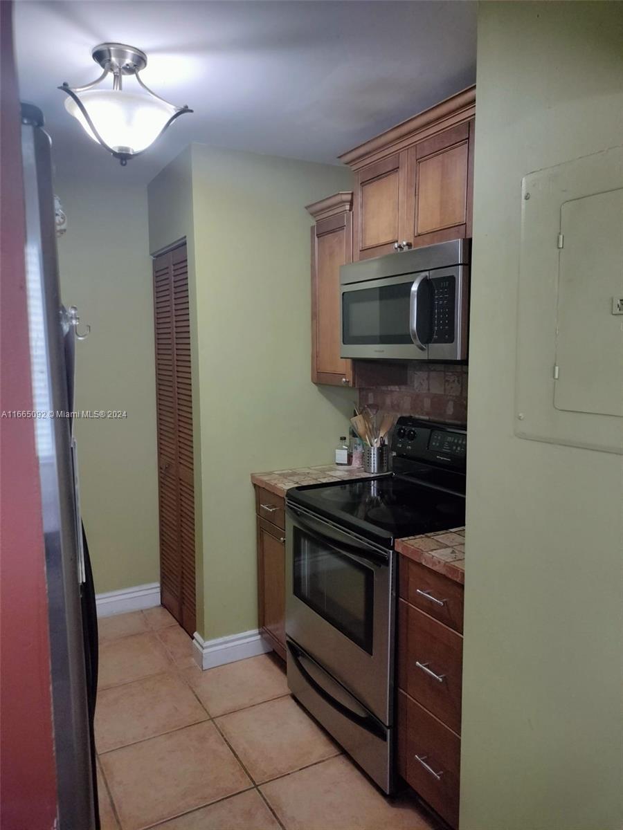 WINDMILL LAKES II CONDO - Residential