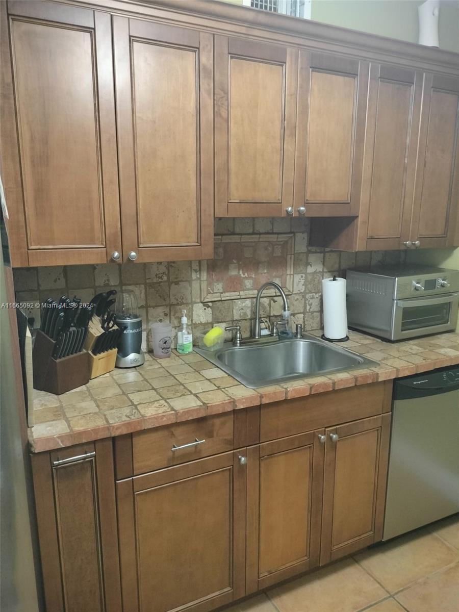 WINDMILL LAKES II CONDO - Residential