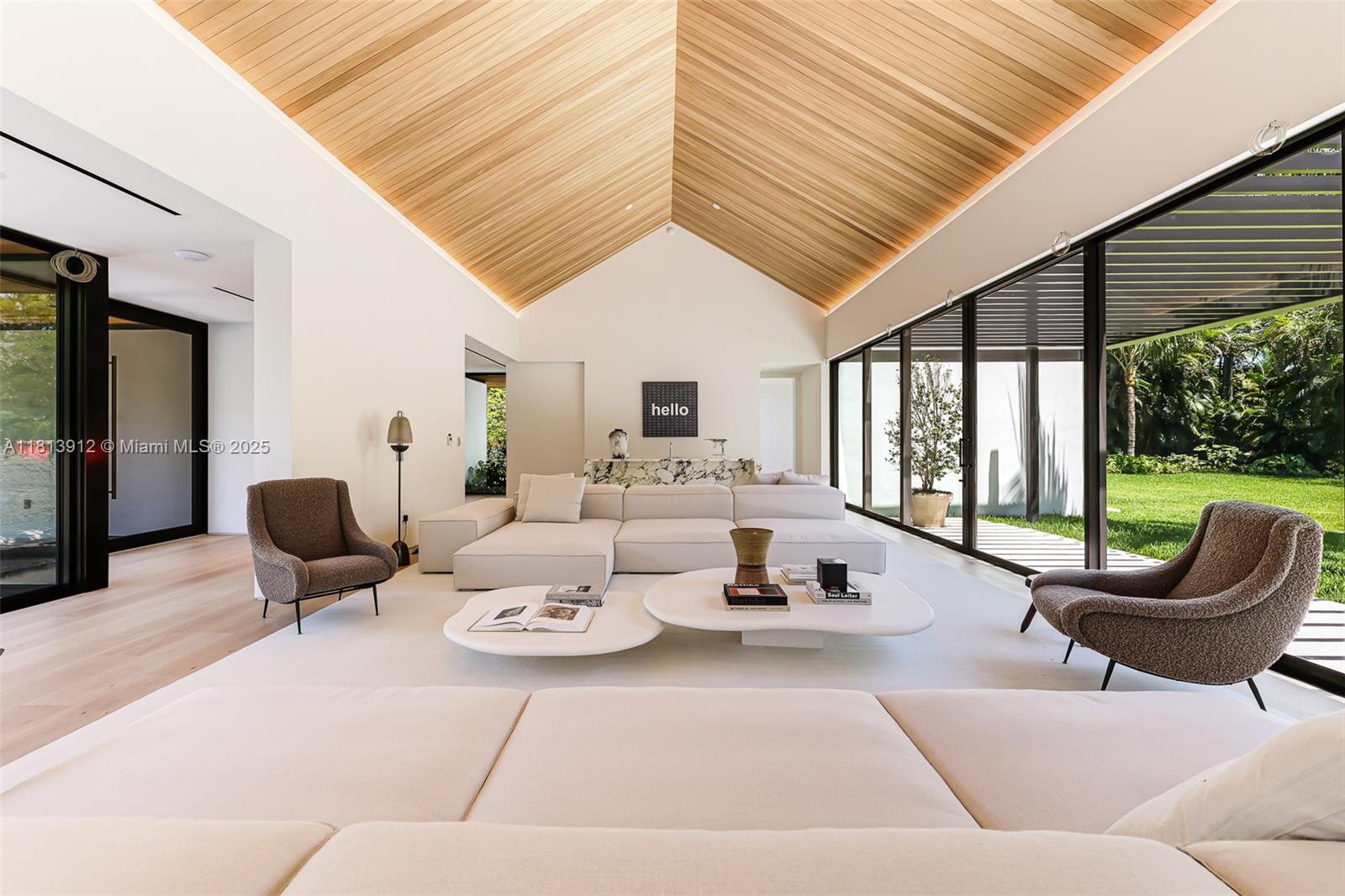 COLLINS MANOR - Residential