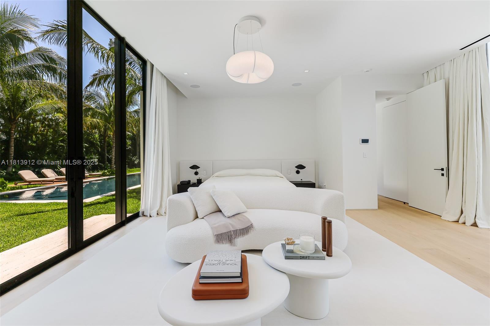 COLLINS MANOR - Residential