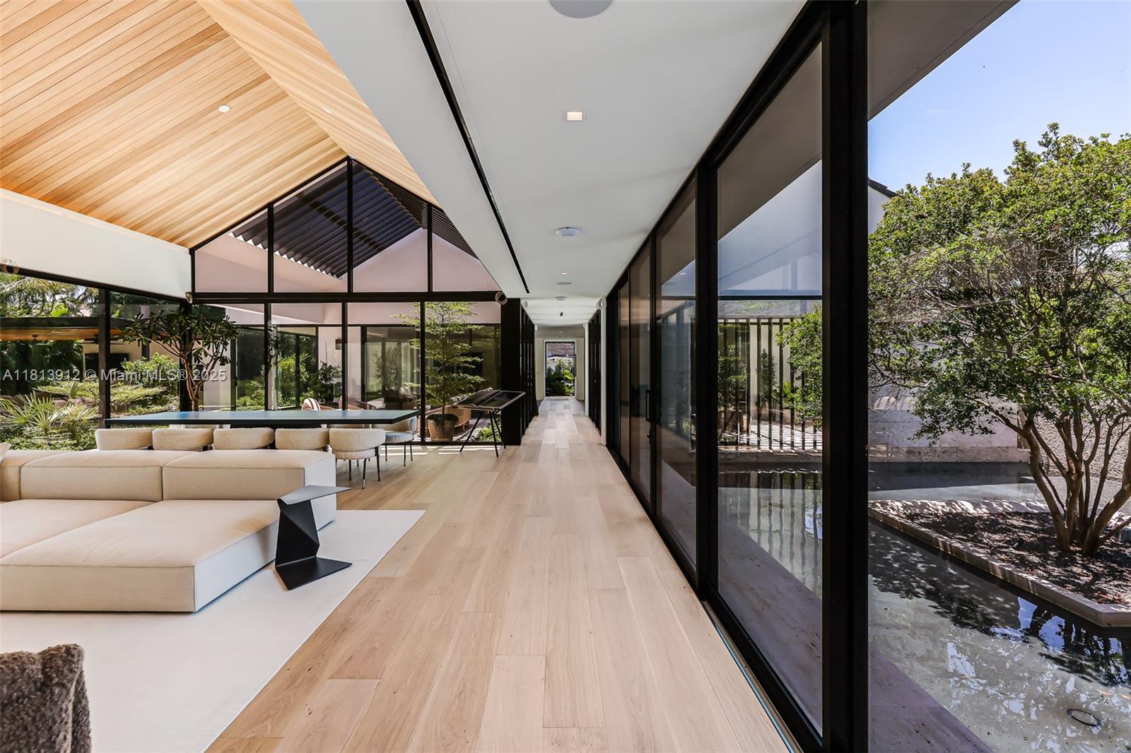 COLLINS MANOR - Residential