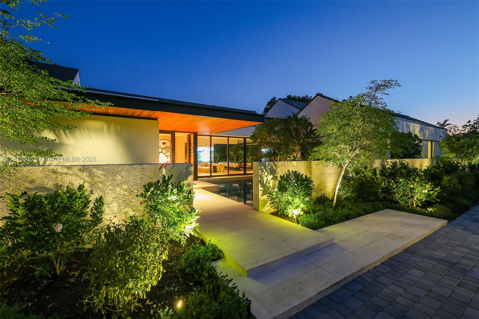 COLLINS MANOR - Residential